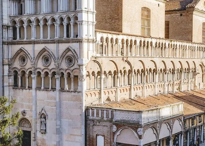 Primeloft Cathedral-exclusive Lejlighed Ferrara